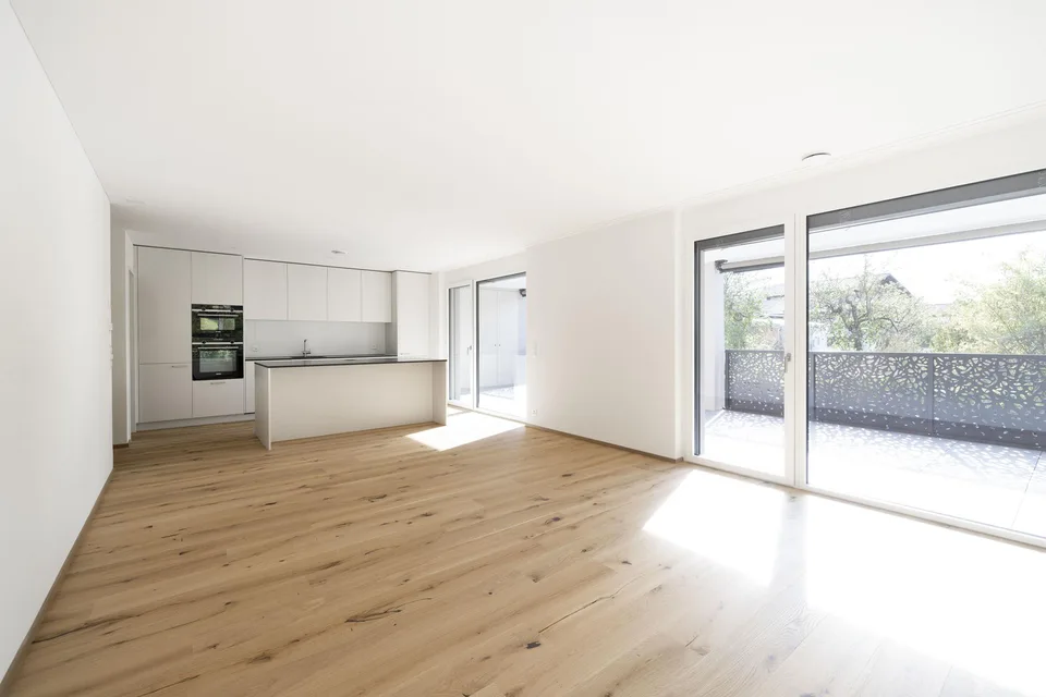 ***Erstbezug Neu Sonnig Exklusiv***4 1/2-Zi Wohnung in Domat/Ems***
