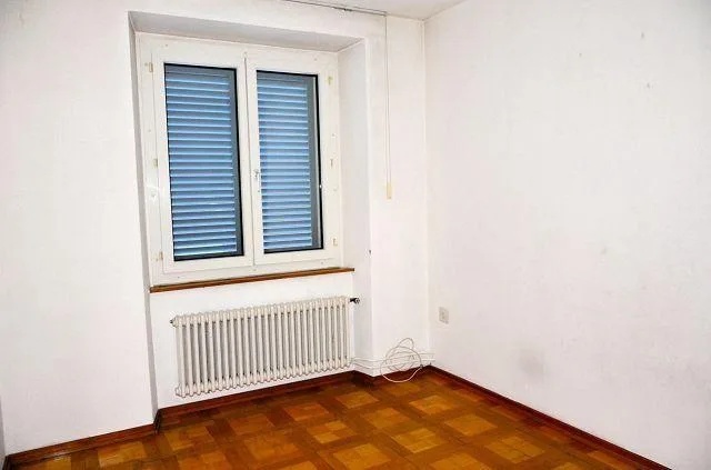 2 appartamenti di 4,5 loc. con 2 uffici, garage/magazzino, 2 posteg... – Foto 9 von 30