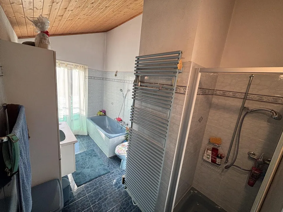 5 1/2-Zimmer-Dorfhaus mit Gemüsegarten / casa di 5 1/2 locali nel n...