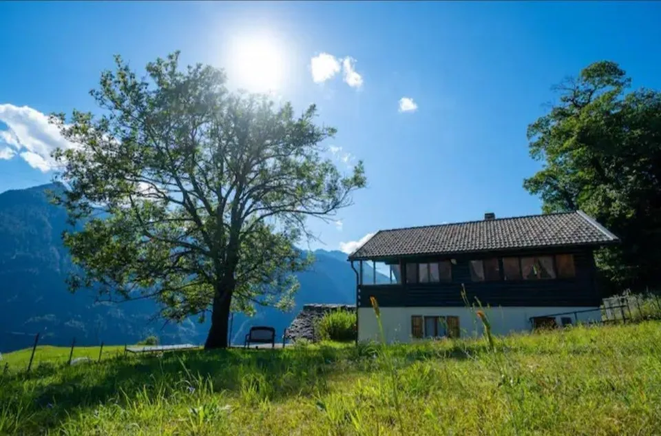 4-Zimmer-Chalet mit 2 Zimmer Einliegerwohnung, Garten, sehr ruhige,...