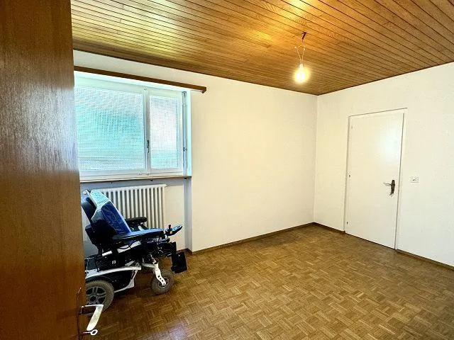 6 1/2-Zimmer-Dachwohnung mit Terrasse, Garten und separater Parzell... – Foto 9 von 26