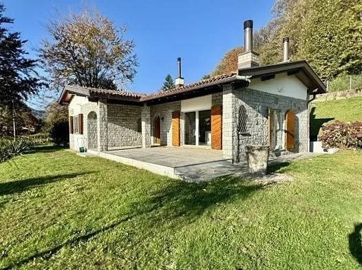 3 1/2-Zimmer-Villetta mit viel Land an sehr ruhiger, sonniger Aussi...