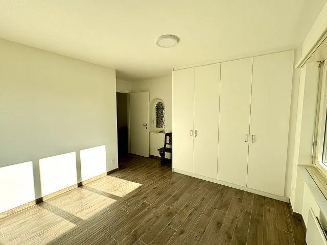 3 1/2-Zimmer-Villetta mit viel Land an sehr ruhiger, sonniger Aussi...