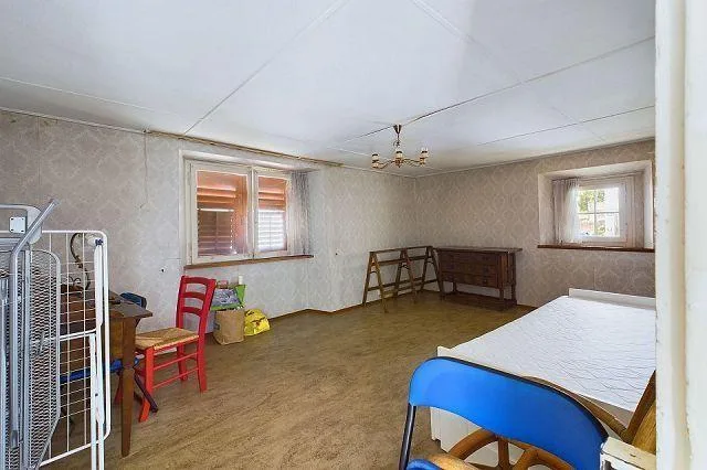 5-Zimmer-Haus mit Erweiterungsprojekt an ruhiger, sonniger Aussicht...