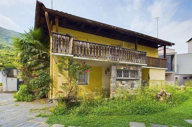5-Zimmer-Haus mit Erweiterungsprojekt an ruhiger, sonniger Aussicht...