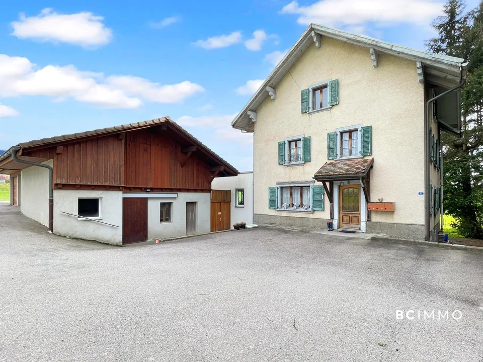 A rénover appartement sur la totalité du dernier étage | Exclusivit...