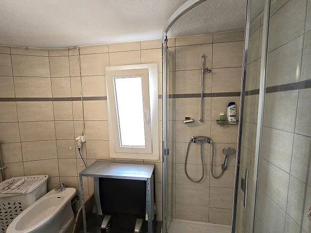 Casa unifamiliare nel nucleo di 7 locali con giardino e 2 posteggi ... – Foto 16 von 30
