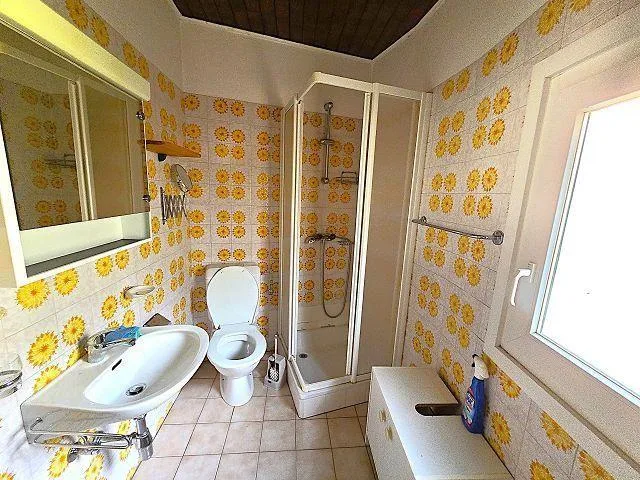 Casa unifamiliare nel nucleo di 7 locali con giardino e 2 posteggi ... – Foto 19 von 30