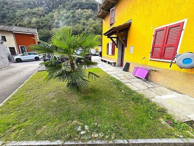 Casa unifamiliare nel nucleo di 7 locali con giardino e 2 posteggi ... – Foto 28 von 30