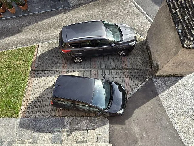 Casa unifamiliare nel nucleo di 7 locali con giardino e 2 posteggi ... – Foto 29 von 30