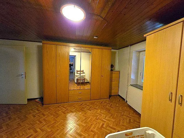 Casa unifamiliare nel nucleo di 7 locali con giardino e 2 posteggi ... – Foto 13 von 30