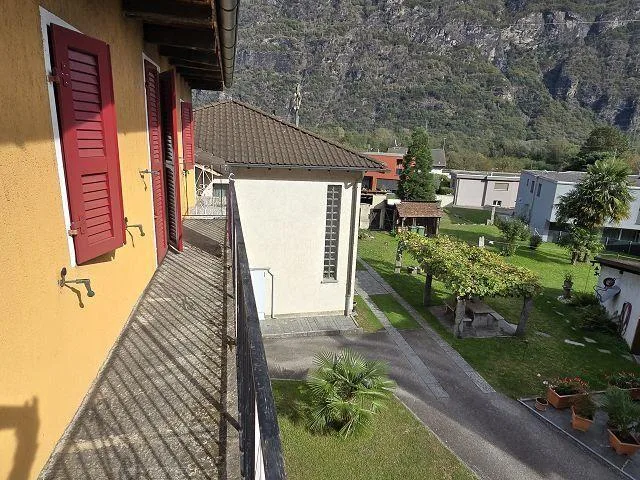 Casa unifamiliare nel nucleo di 7 locali con giardino e 2 posteggi ... – Foto 22 von 30