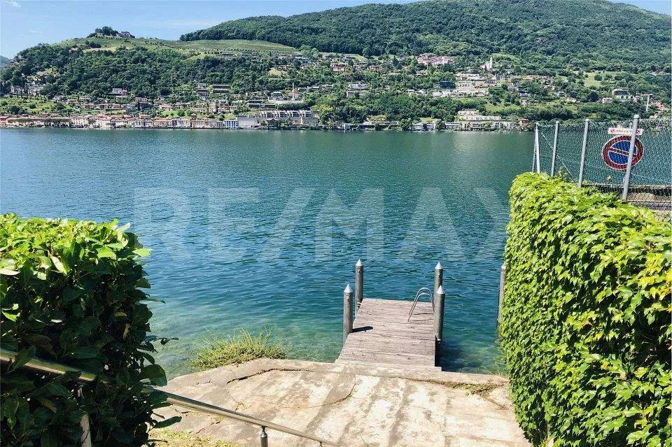 Interessante terreno edificabile con accesso al lago