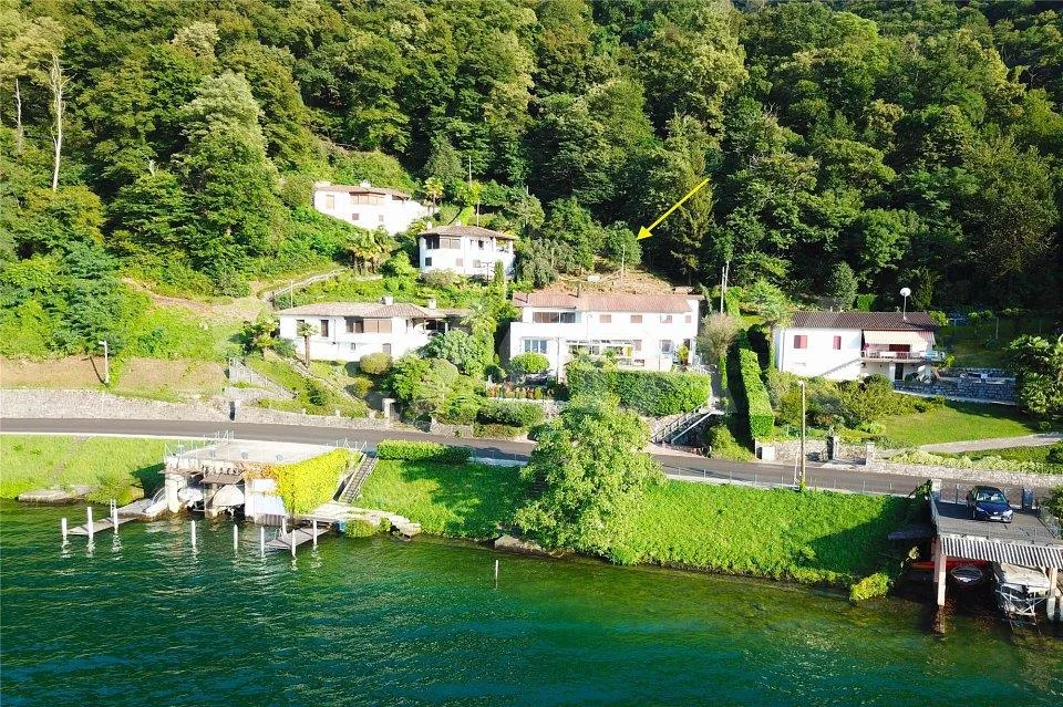 Interessante terreno edificabile con accesso al lago