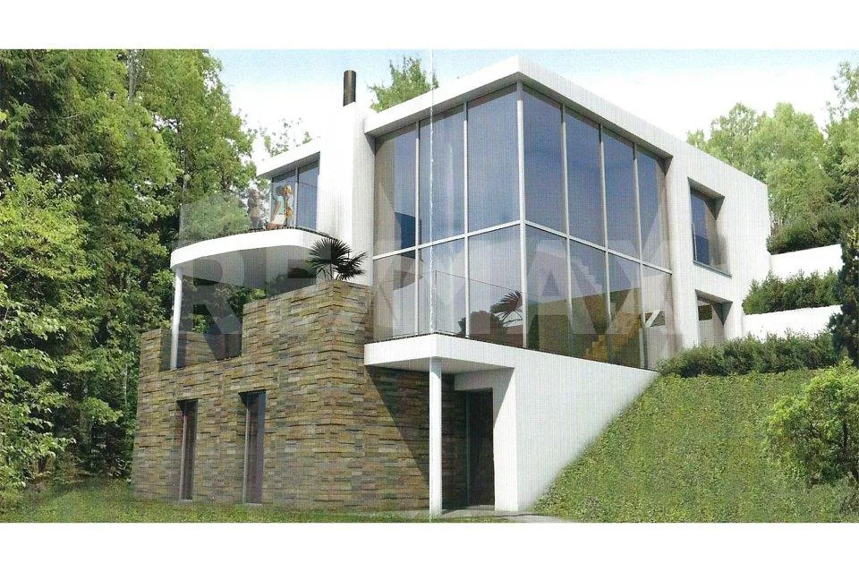 Interessante terreno edificabile con accesso al lago