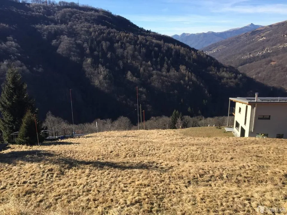 Vendesi - Terreno con licenza edilizia