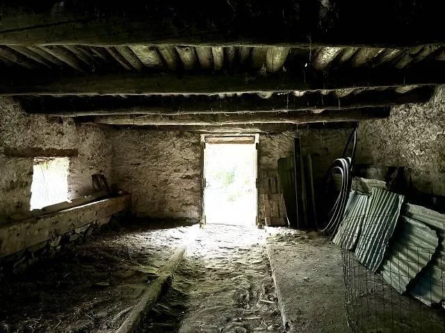 4.Zimmer-Rustico zum Ausbauen mit viel ebenem Wiesland / rustico di... – foto 6 di 22