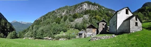 4.Zimmer-Rustico zum Ausbauen mit viel ebenem Wiesland / rustico di... – foto 15 di 22