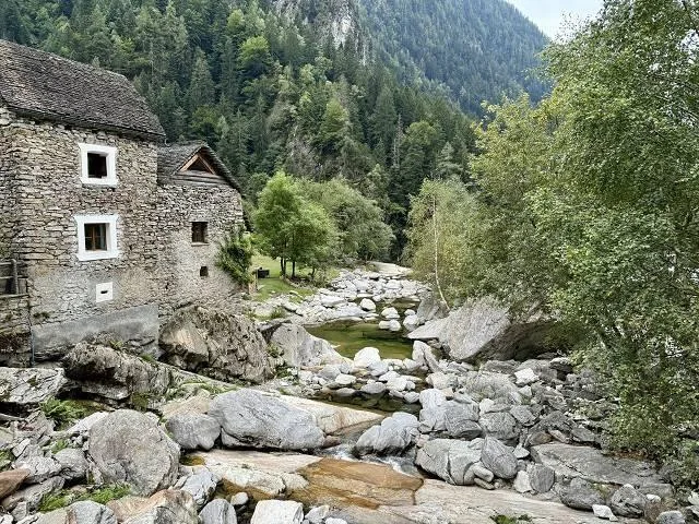 4.Zimmer-Rustico zum Ausbauen mit viel ebenem Wiesland / rustico di... – foto 17 di 22