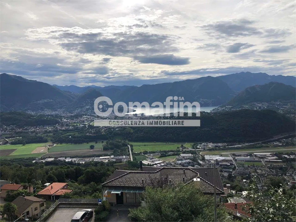Casa di 3 ppartamenti con vista lago a Cademario