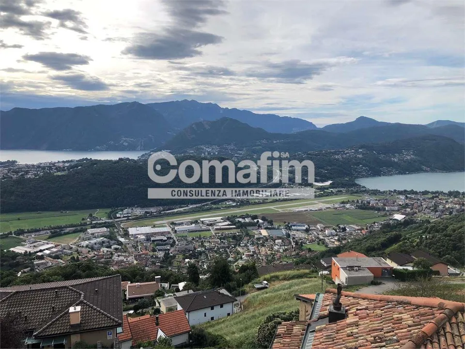 Casa di 3 ppartamenti con vista lago a Cademario