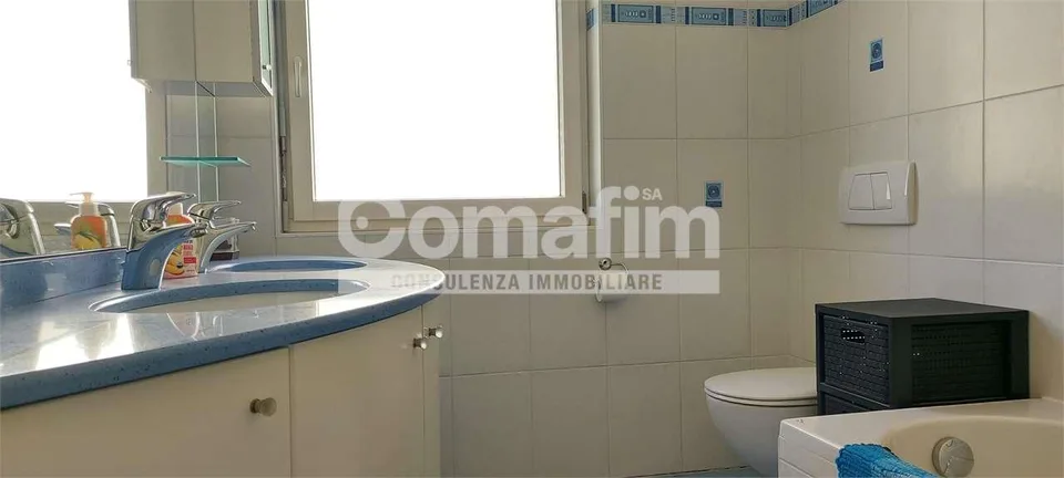 Casa bifamiliare con bel giardino – foto 9 di 10
