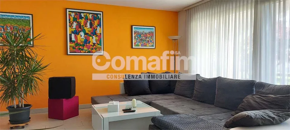 Casa bifamiliare con bel giardino
