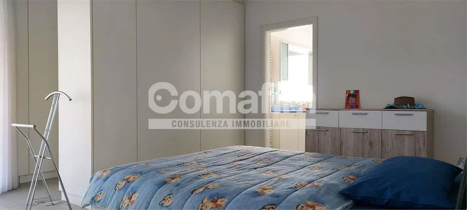 Casa bifamiliare con bel giardino – foto 7 di 10