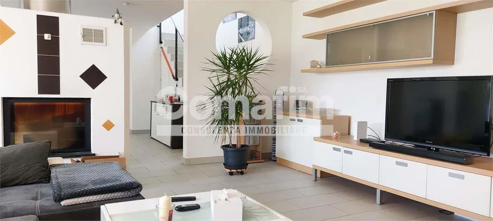 Casa bifamiliare con bel giardino – foto 6 di 10