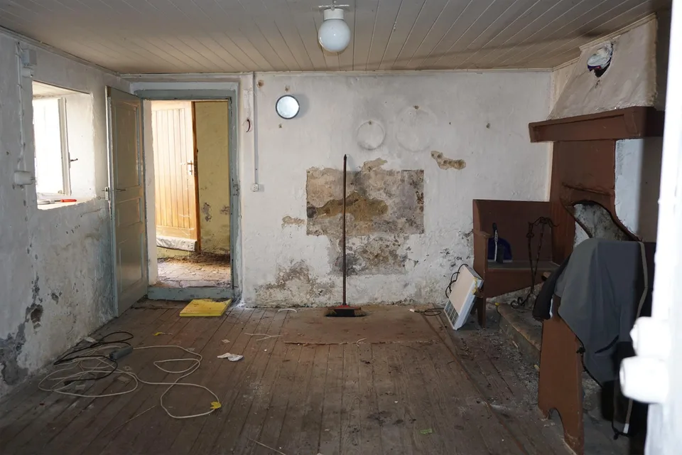Certara - Lugano Vedesi casa ticinese da ristrutturare con licenza edi