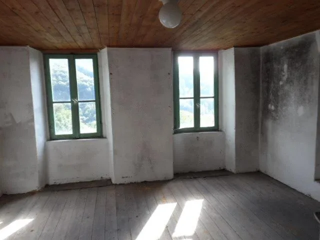 Certara - Lugano Vedesi casa ticinese da ristrutturare con licenza edi