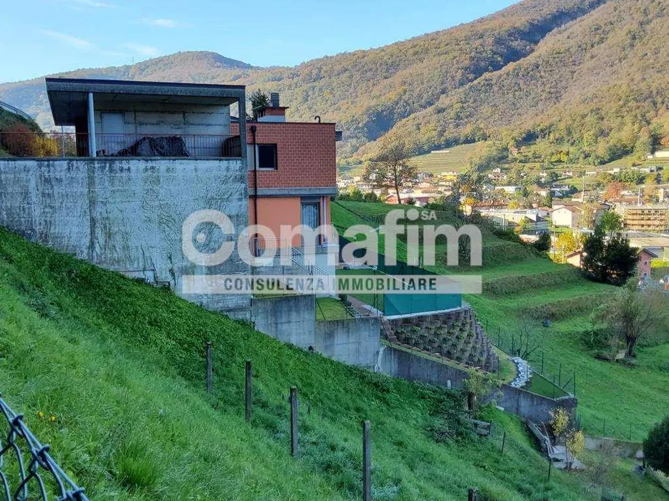 A Capolago vendiamo casa con "Praticità e spazio a – Foto 12 von 13