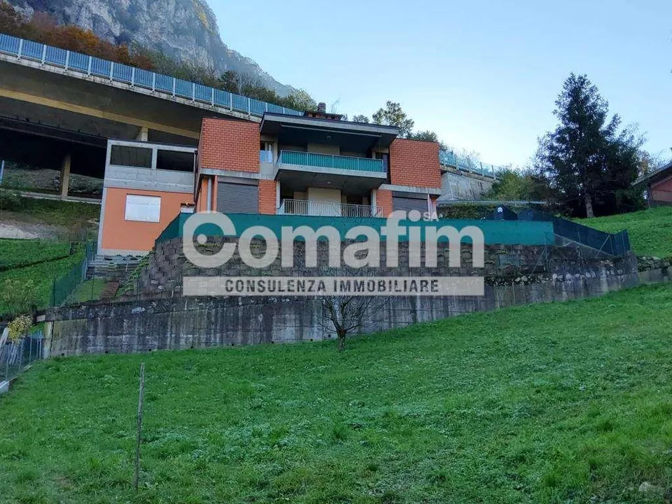 A Capolago vendiamo casa con "Praticità e spazio a