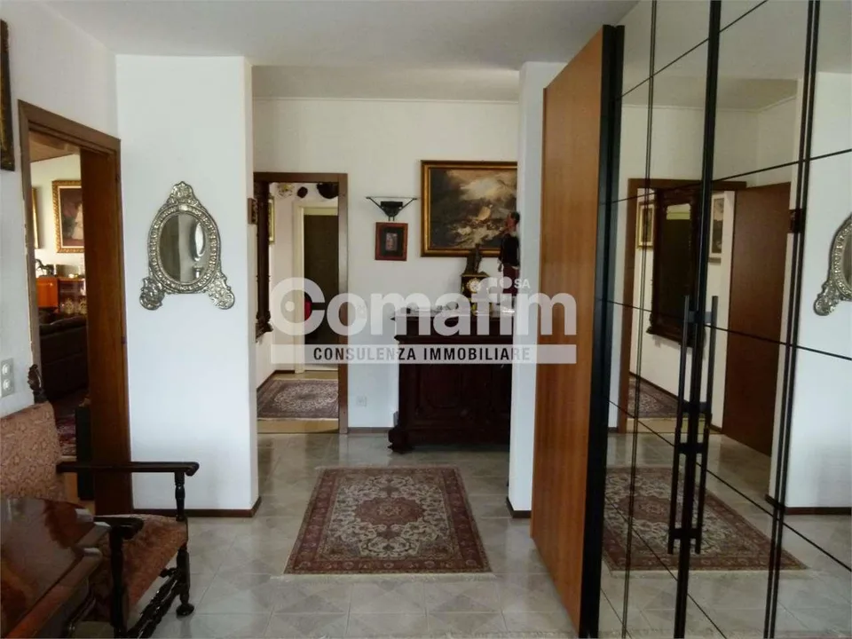 A Capolago vendiamo casa con "Praticità e spazio a