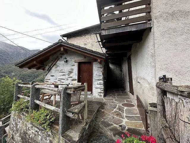 2 1/2-Zimmer-Dorfhaus an sehr ruhiger, sonniger Aussichtslage / cas...