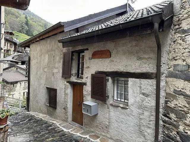 2 1/2-Zimmer-Dorfhaus an sehr ruhiger, sonniger Aussichtslage / cas...