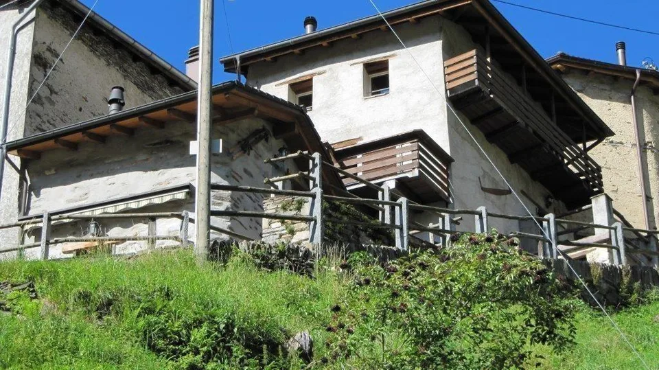 2 1/2-Zimmer-Dorfhaus an sehr ruhiger, sonniger Aussichtslage / cas...