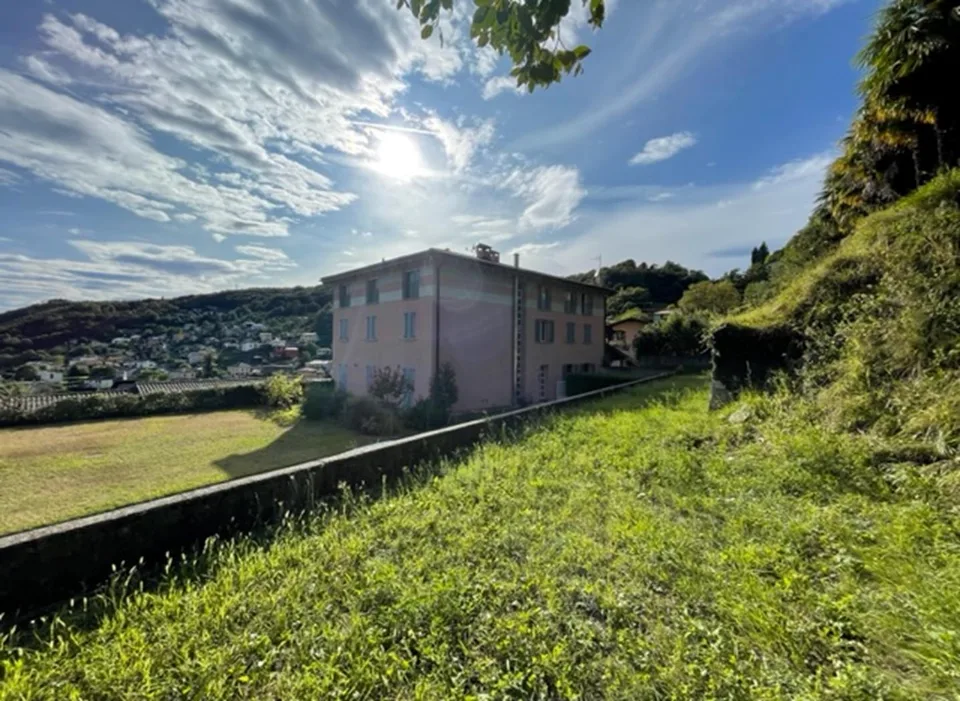 Terreno edificabile con licenza edilizia per 8 appartamenti – foto 6 di 10