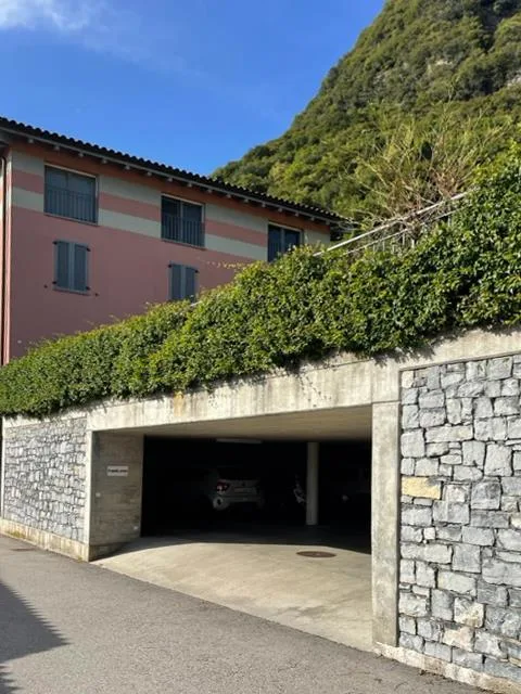 Terreno edificabile con licenza edilizia per 8 appartamenti
