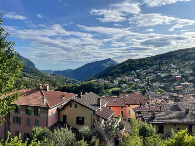 Terreno edificabile con licenza edilizia per 8 appartamenti – foto 8 di 10