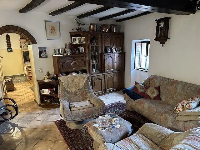 4 1/2-Zimmer Dorfhaus an sehr ruhiger Lage / casa di 4 1/2 locali n...
