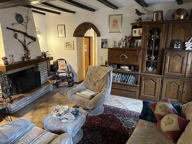 4 1/2-Zimmer Dorfhaus an sehr ruhiger Lage / casa di 4 1/2 locali n...