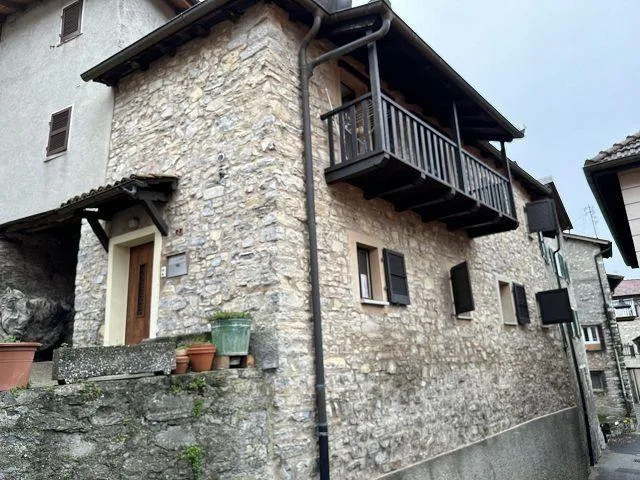 4 1/2-Zimmer Dorfhaus an sehr ruhiger Lage / casa di 4 1/2 locali n...