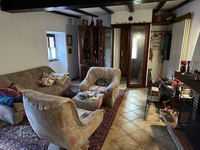 4 1/2-Zimmer Dorfhaus an sehr ruhiger Lage / casa di 4 1/2 locali n...