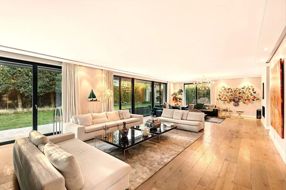 PRESTIGIOSA VILLA CONTEMPORANEA A CHÊNE-BOUGERIES - UN'OASI DI LUSSO E SERENITÀ