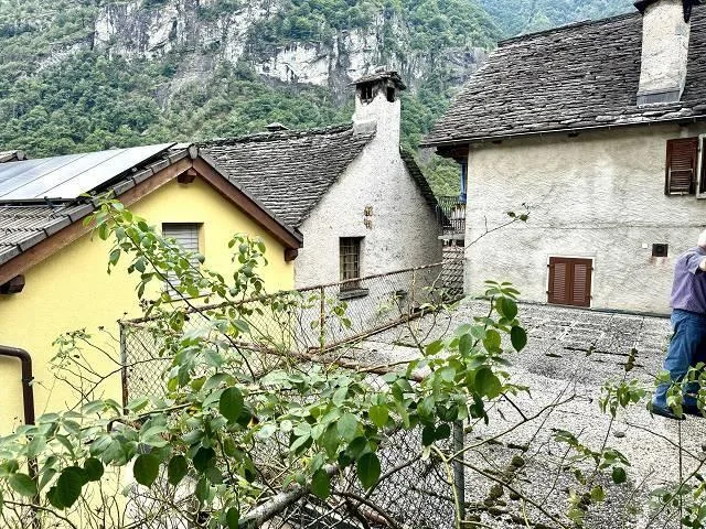 8-Zimmer-Tessinerhaus zum Ausbauen mit grosser Terrasse / casa tici... – photo 14 sur 19