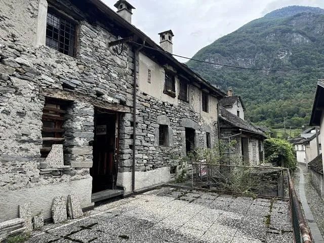 8-Zimmer-Tessinerhaus zum Ausbauen mit grosser Terrasse / casa tici... – photo 13 sur 19