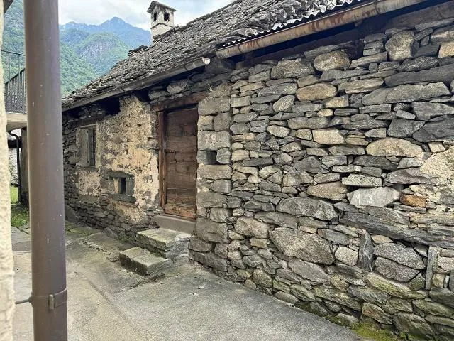 8-Zimmer-Tessinerhaus zum Ausbauen mit grosser Terrasse / casa tici... – photo 12 sur 19