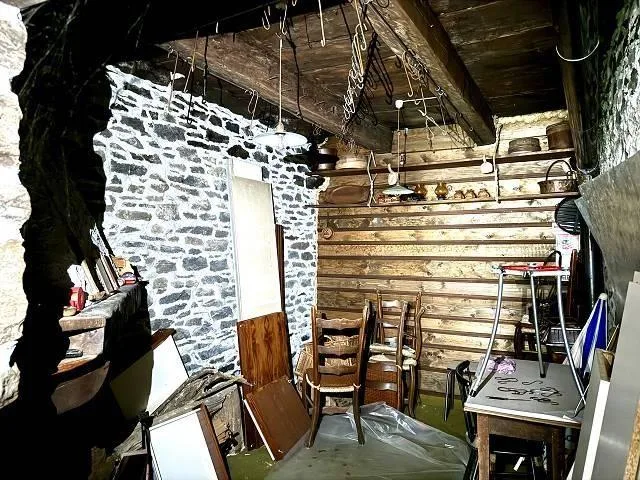 8-Zimmer-Tessinerhaus zum Ausbauen mit grosser Terrasse / casa tici...