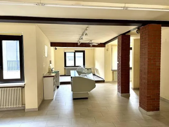 6 1/2-Zimmer-Haus mit Ladengeschäft an ruhiger Lage im Dorfkern / c...